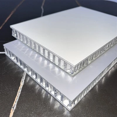 Control numeric ignifug Gofrare Flori Plafoane patrate din metal Placare Aluminiu Panou tavan Cladire Birou